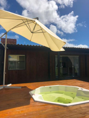 TINY HOUSE CASA A 160 mts do mar com jacuzzi para 4
